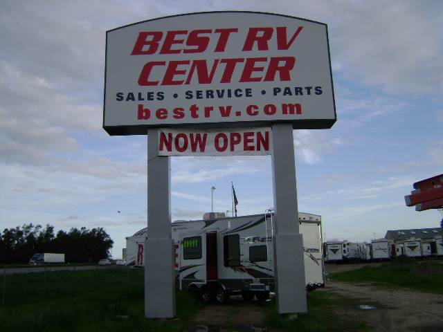 Pole Sign - Best RV Center